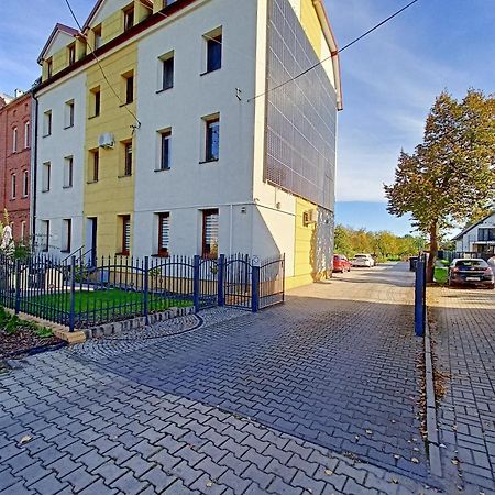 Apartament Radiostacja III Z Ogrodkiem, Parking Free 格利维采 外观 照片